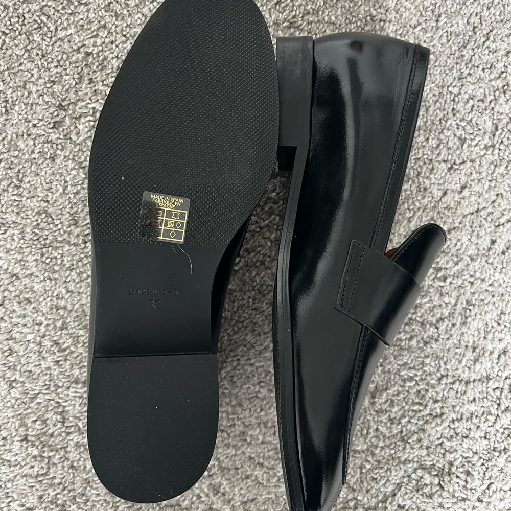 Women’s Black Maeve Leather Loafers, size 7